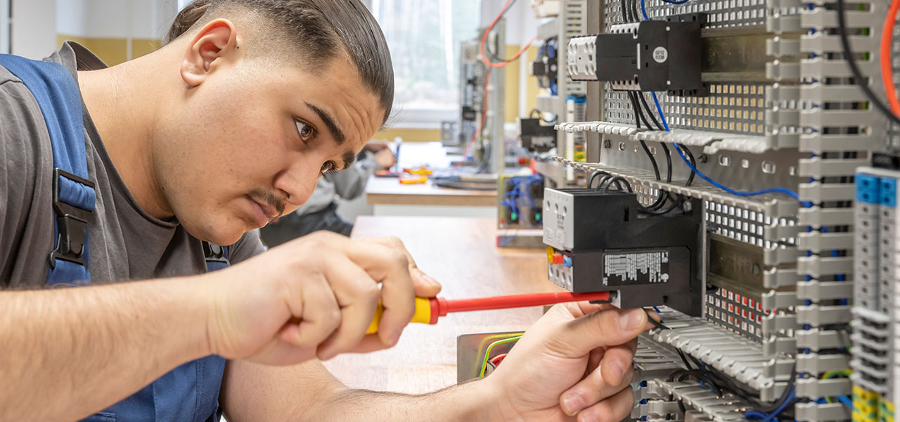 Industrieelektriker - Powerlines – Ausbildung In Deutschland